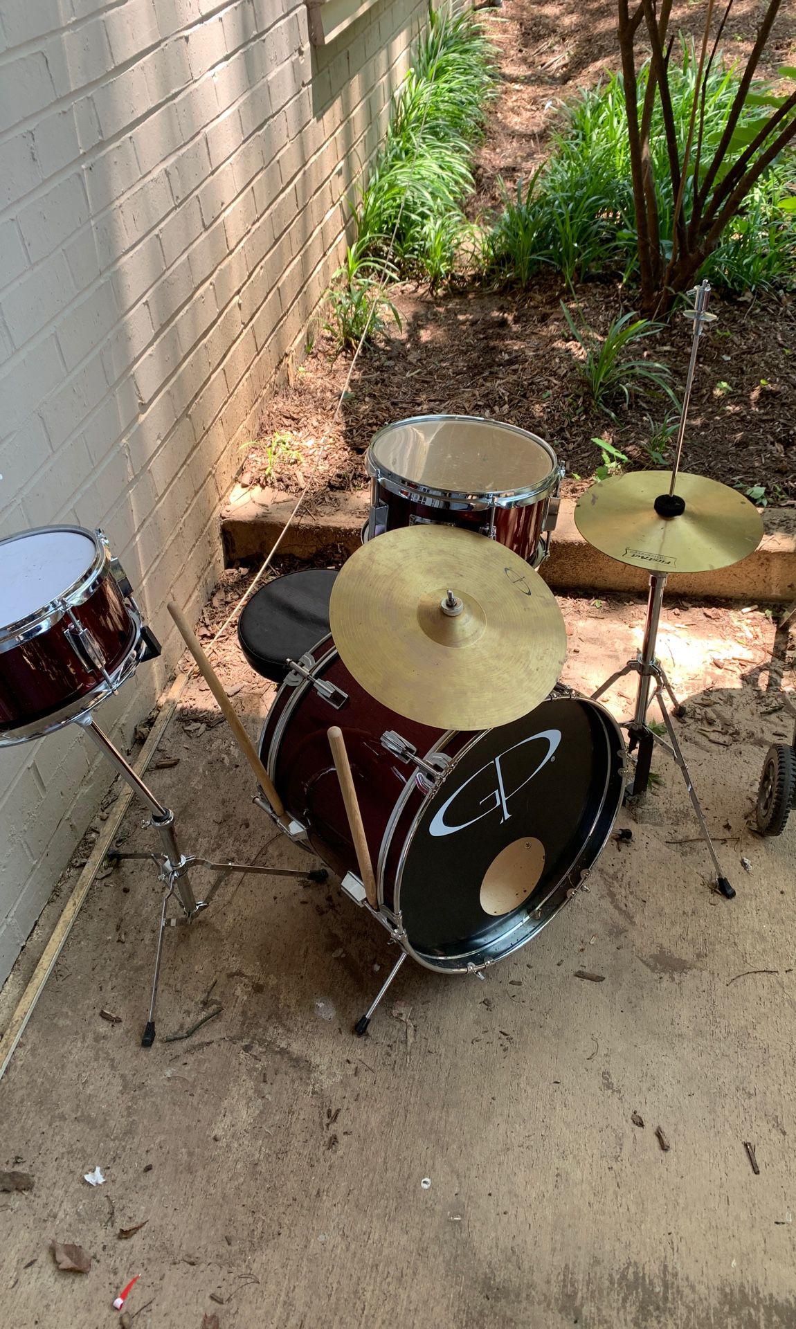 Kids size gp Drum set in good condition just needs cleaning Serious buyers only