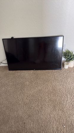 TCL Flat Screen TV Roku 43’