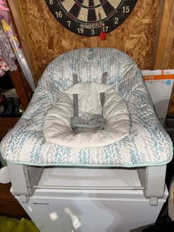 Vibrating baby lounger/rocker￼