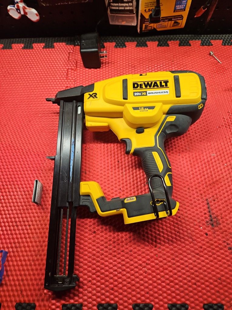 Dewalt 20v 18ga 1/4 Narrow Crown Staples