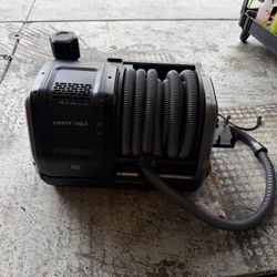 Retractable vacuum- Girafetools (Wall mounted)