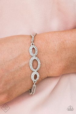 Timelessly Metropolitan White Bracelet