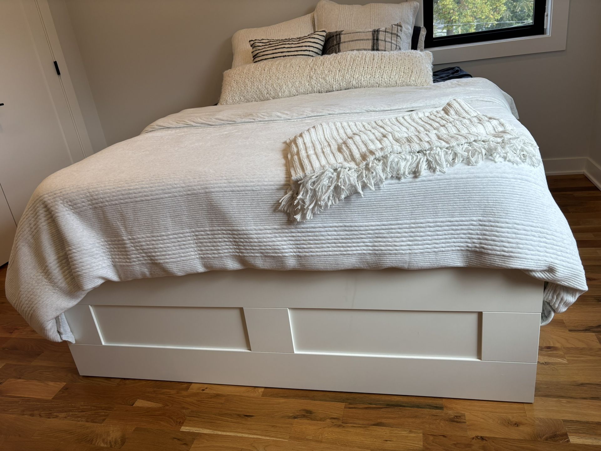 Luroy Queen Bed Frame With 4 Large Drawers For Storage