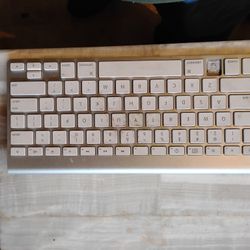 Apple Keyboard 