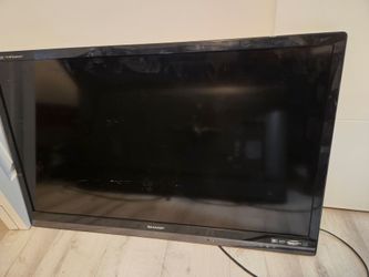 Sharp Aquos LC-40LE830U – 40" Full HD 1080p LED LCD Smart TV (Quattron series)