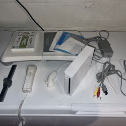 Gamecube Compatible Wii Bundle 