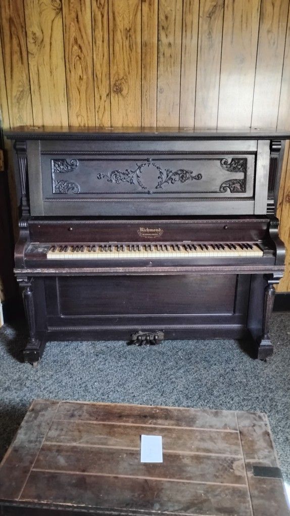 Richmond Piano