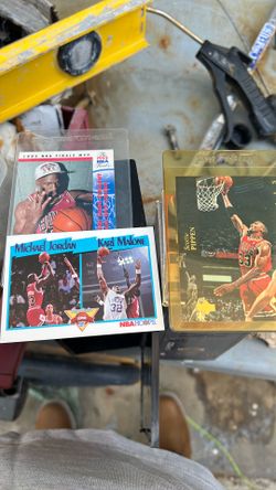 2 Michael Jordon Cards And 1pippen