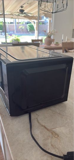 Black Countertop Microwave Oven