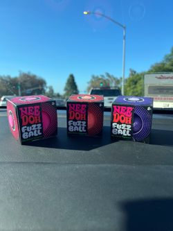 NEE DOHS !! GLITTER & GLOW NICE CUBES & FUZZ BALLS