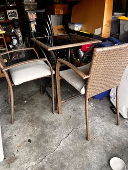 Rattan indoor-outdoor table