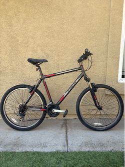 Trek 820 Hardtail Mountain Bike size Large