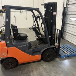 Toyota 8FGU15 Forklift 2,500 Lbs Capacity