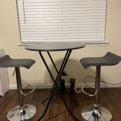 Table with Bar Stools 