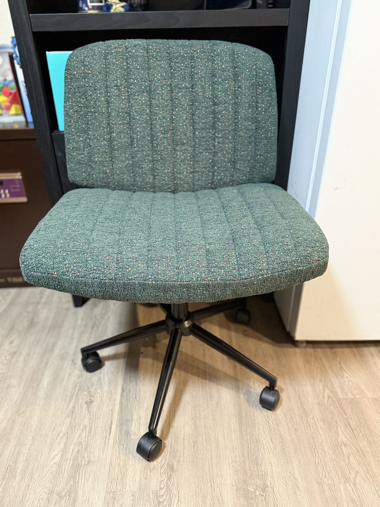 Wide Dark Green Dowinx Office Chair