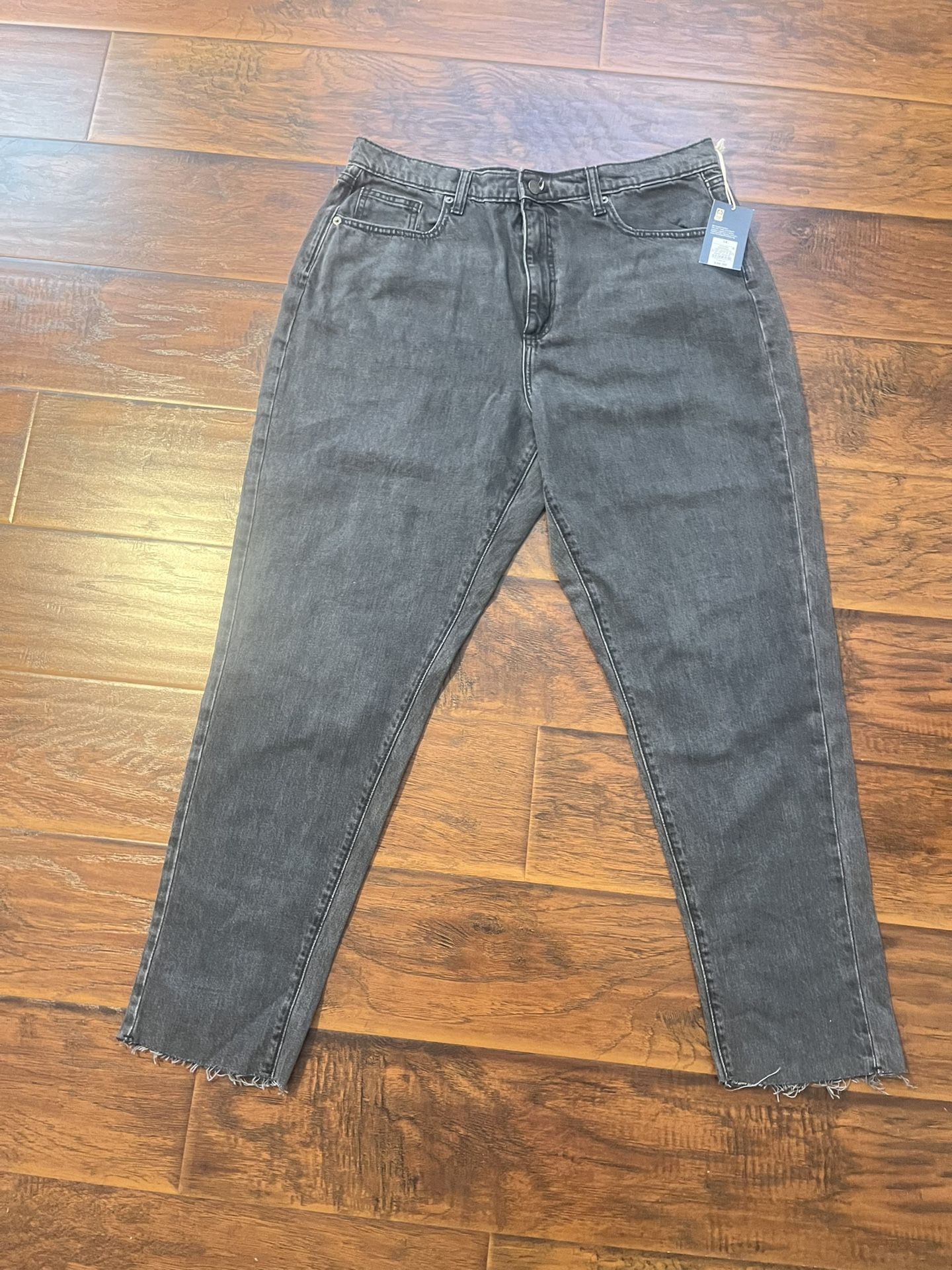 Universal Thread Boyfriend Style Jeans Brand New Size 14