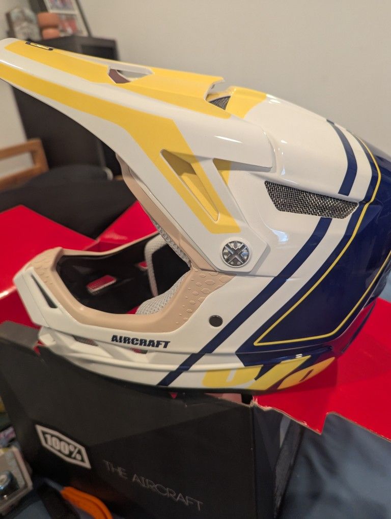 100percent Mountain Bike Helmet NEW