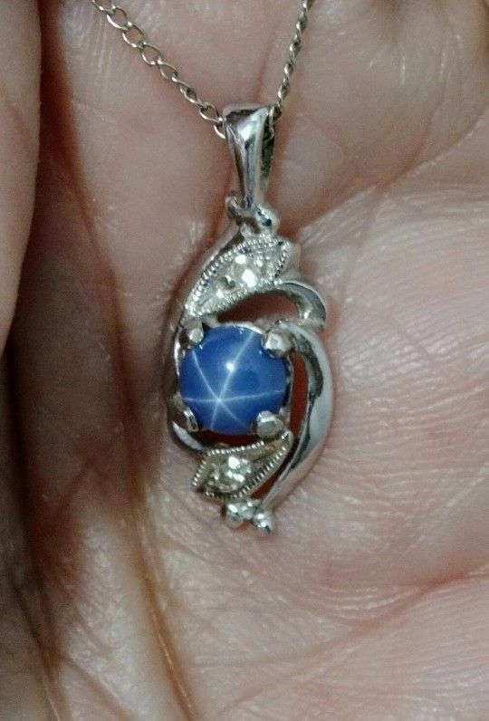 10 K White Gold/Diamonds/Saphire Pendant