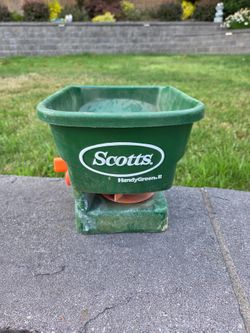 Hand Fertilizer Spreader