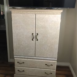 Wardrobe (Armario-Closet)