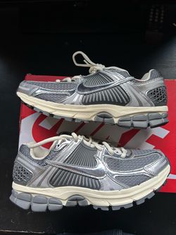 Nike Zoom Vomero Running Sneakers size 8.5