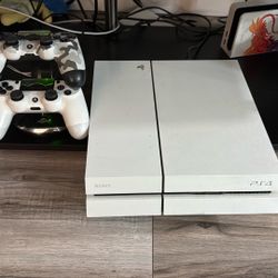 PlayStation 4 With 2 Controllers 