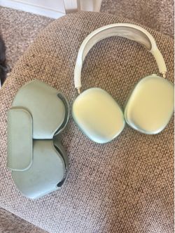 Apple AirPod maxes