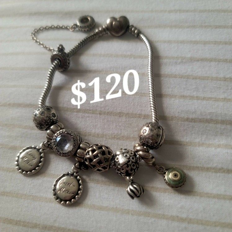 Pandora Original Color Silver  (  Cada Dije Costo Mas De $50  )      Lleva Tres Años Guardada 
