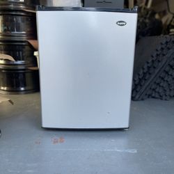 Mini Fridge, refrigerador