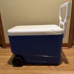 Igloo 38-Quart Wheelie Cool Cooler 