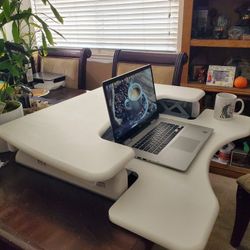 Fully Adjustable Desktop Rising Desk