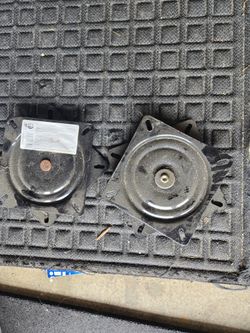 Seat swivels