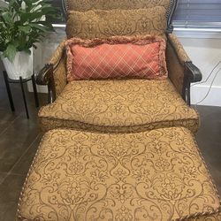 Stunning living room accent chair with matching ottoman,