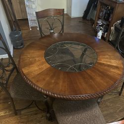 Dining set: 1 table, 4 chairs