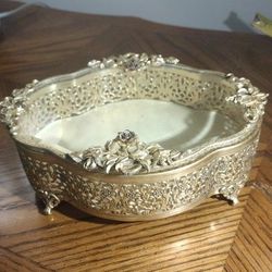 VINTAGE  JEWELRY  CASKET