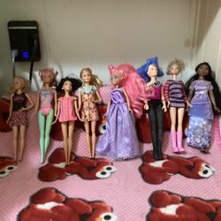 Barbie’s Lot Of 41 Dolls 