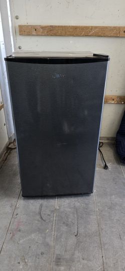 Midea Mini refrigerator