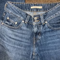 Levi’s Super low Size 24