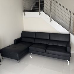 LIKE NEW!!! BLACK LEATHER SOFA FOR SALE! 