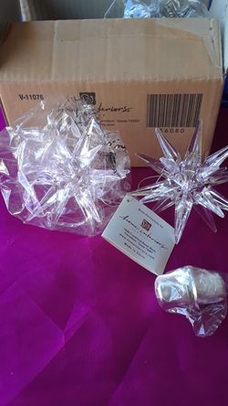 Set de 2 estrellas nuevas en caja , son home interiors , se cuelgan en el árbol o se usa como candelabro ( no incluye el baso ).