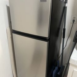 Vissani Refrigerator