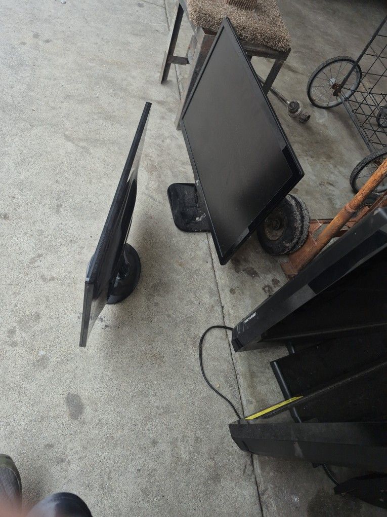 Computer monitor one small 1big one ten dollars each
