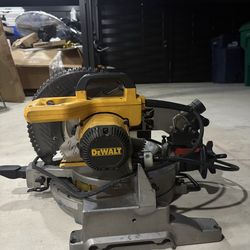 DEWALT 10" (254 mm) SINGLE BEVEL COMPOUND MITER SAW