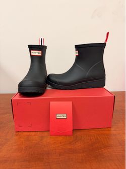 Hunter Women’s Play Short Boots in Black Size 6 Brand New in Box
