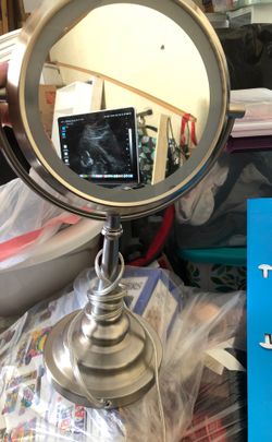 Vanity mirror with working lights