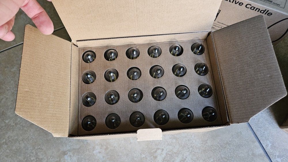 Box of 24 brand new GE LED BULBS 60W 500 Lumens
