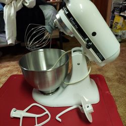 Kitchen Aid Classic Plus Mixer