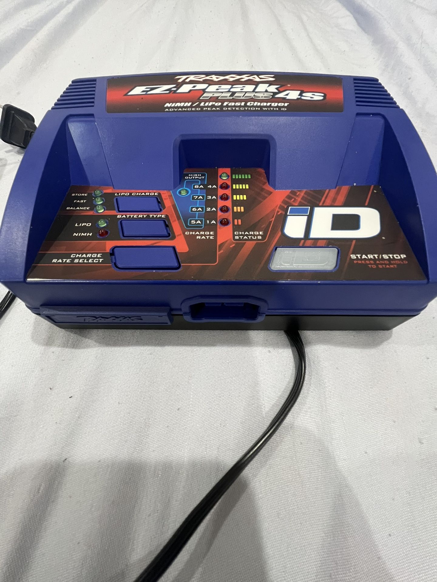 TRAXXAS EZ PEAK PLUS 4S FAST CHARGER