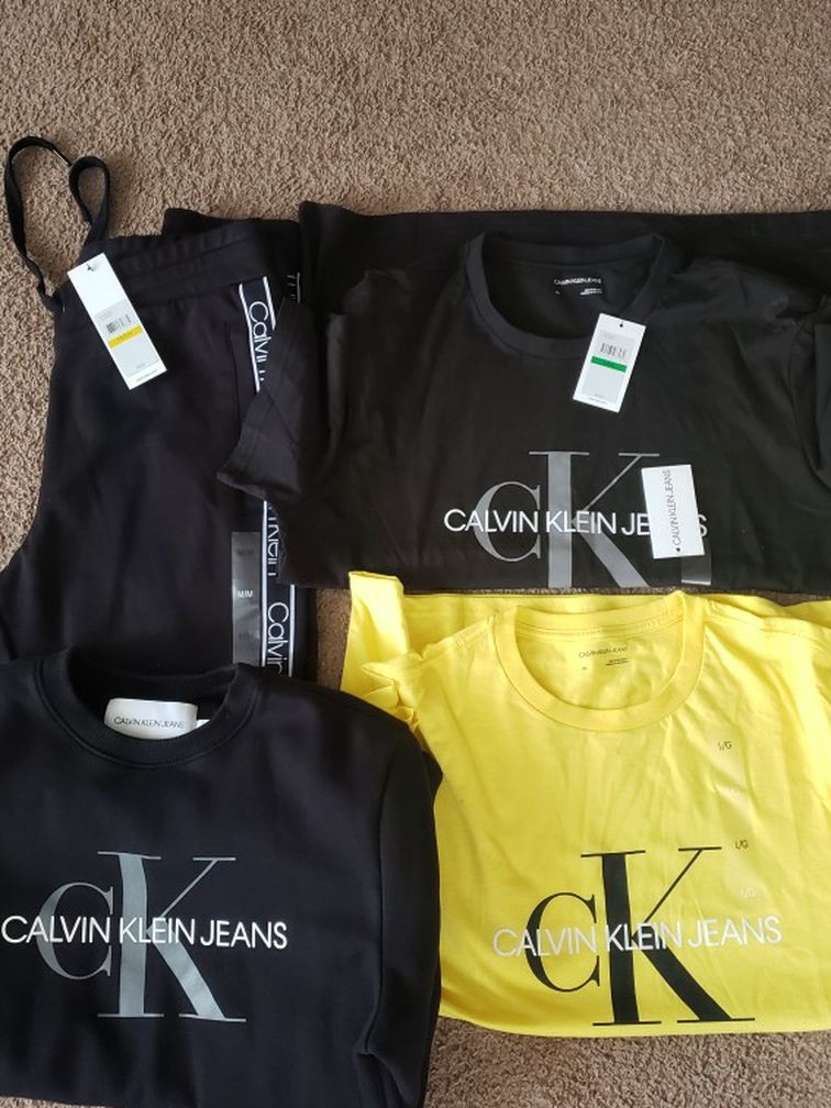 CALVIN KLEIN BUNDLE. JOGGER SUIT M. SHIRTS L.