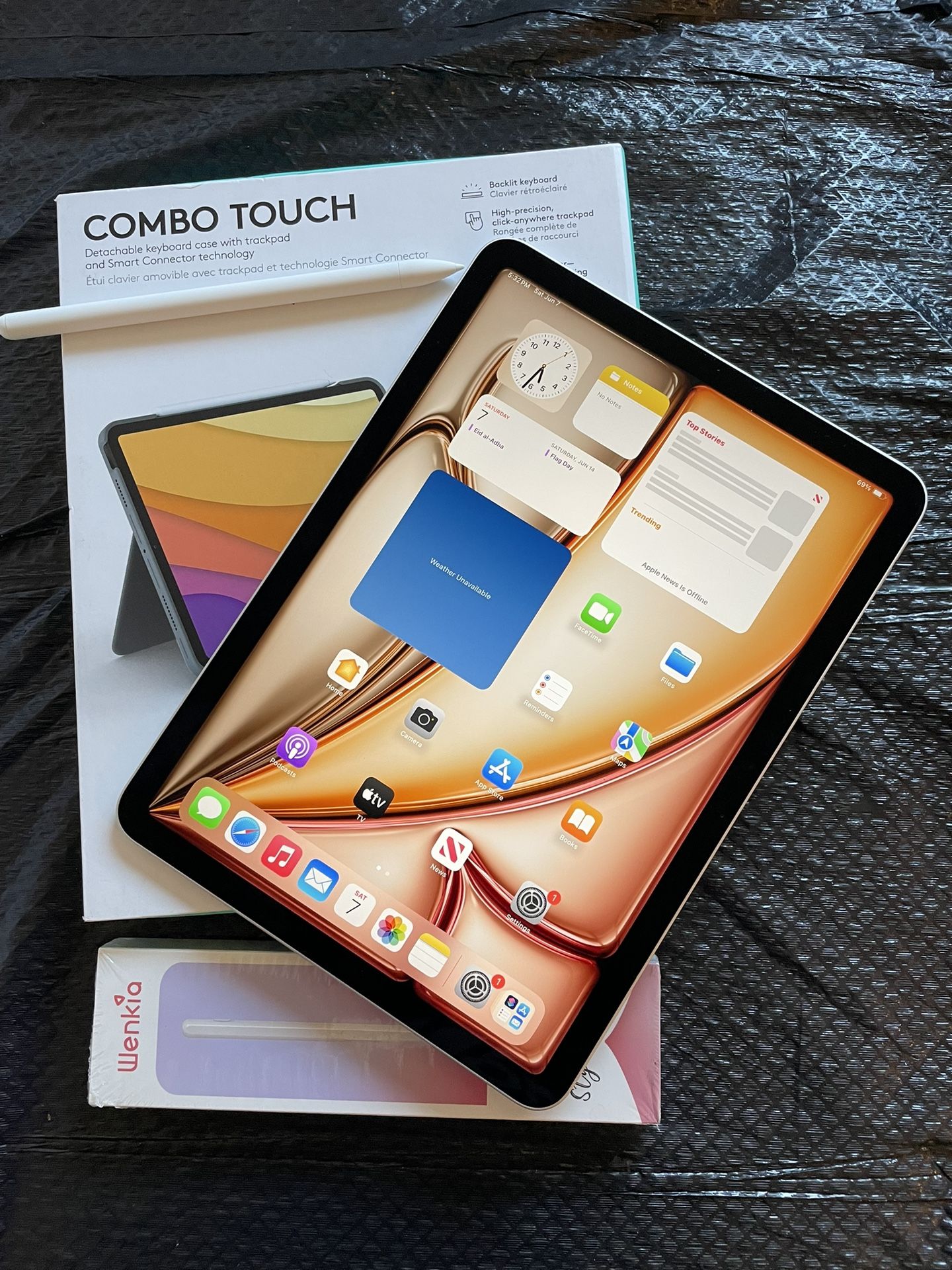 Apple IPad Air 11” ( M2 chip / 2024 Model) 512GB / 1TB with pen, Logitech keyboard & Accessories